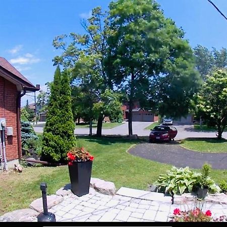 Furnished Family Home Near Toronto - Great Location Game Room - Backyard - Parking & Self Checkin Pickering Exteriör bild
