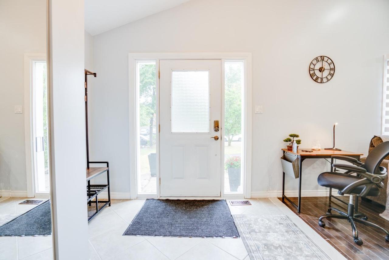 Furnished Family Home Near Toronto - Great Location Game Room - Backyard - Parking & Self Checkin Pickering Exteriör bild