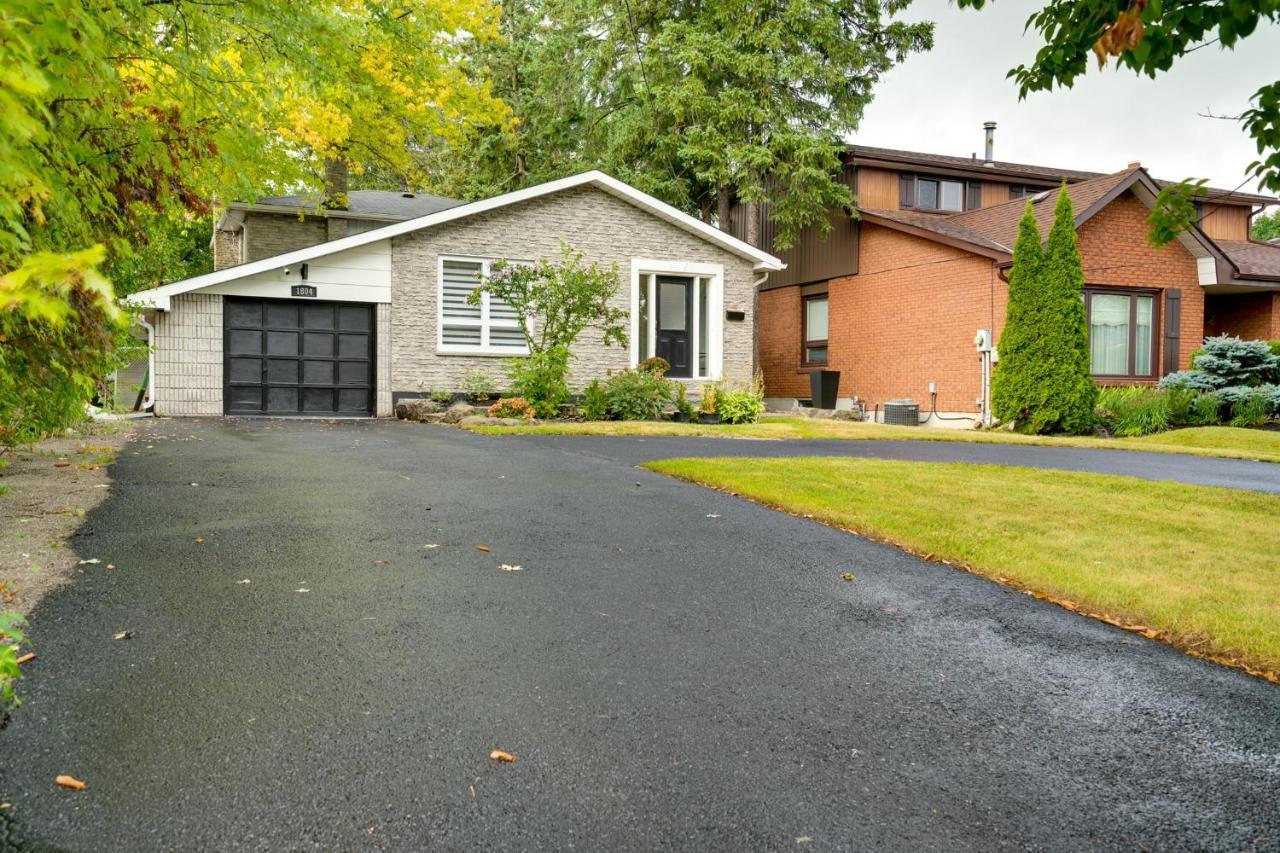 Furnished Family Home Near Toronto - Great Location Game Room - Backyard - Parking & Self Checkin Pickering Exteriör bild