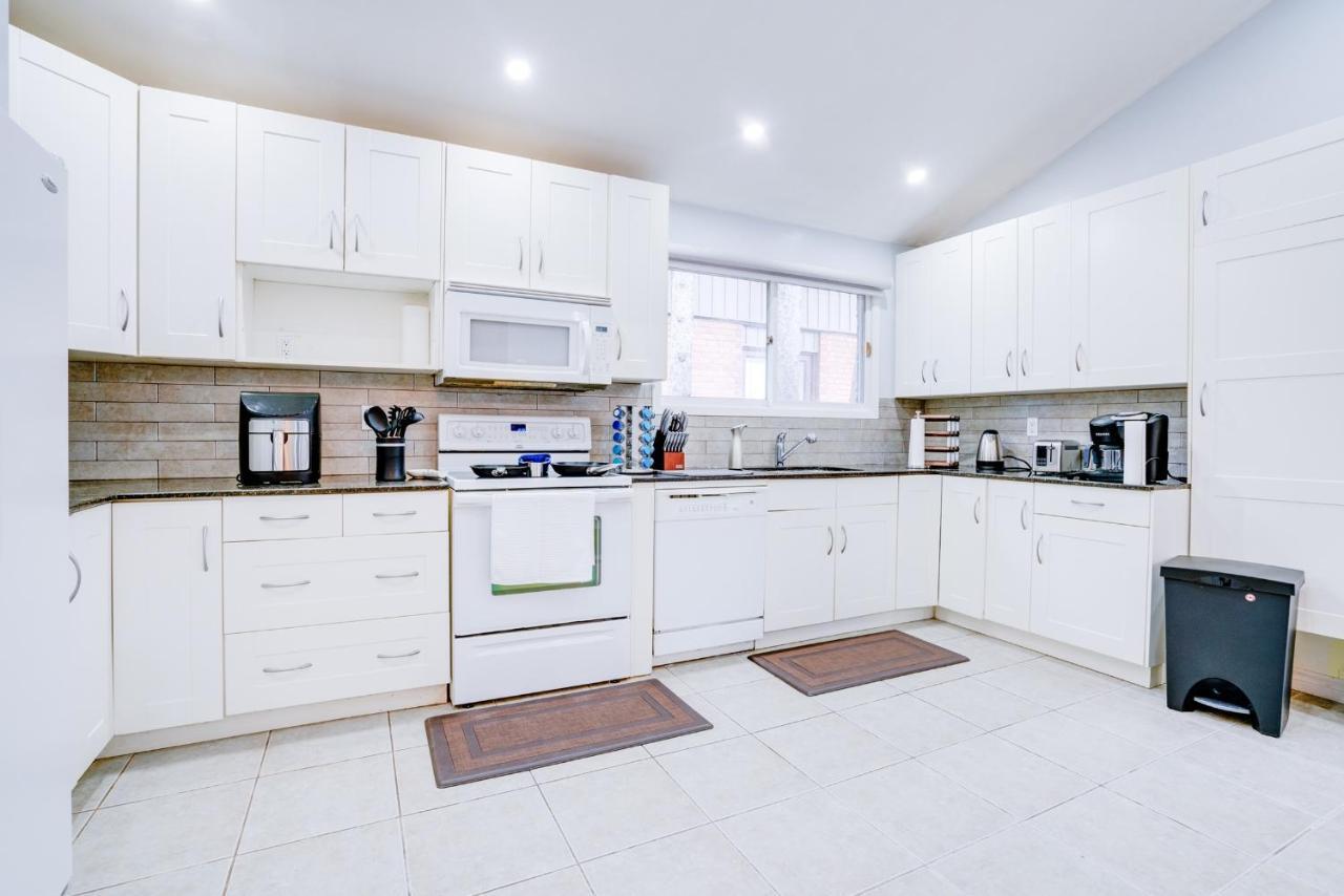 Furnished Family Home Near Toronto - Great Location Game Room - Backyard - Parking & Self Checkin Pickering Exteriör bild